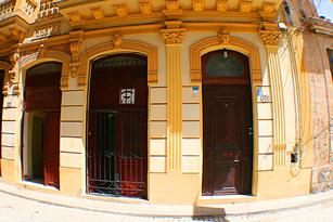 Casa Plaza vieja 1910 | Casa Particular in Old Havana | room for rent in Old Havana|Havana Bed and Breakfast 