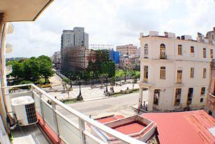 Casa Vista Prado | Old Havana Accommodation | room for rent | bed and breakfast | homestay
