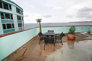 Apartment Penthouse Him | Guesthouse in Vedadp | bed and breakfast havana | family house Vedado |Lodging in Vedado| Cuba